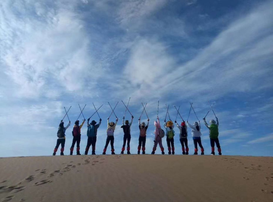 互助网的小伙伴们一起穿越6月的腾格里沙漠